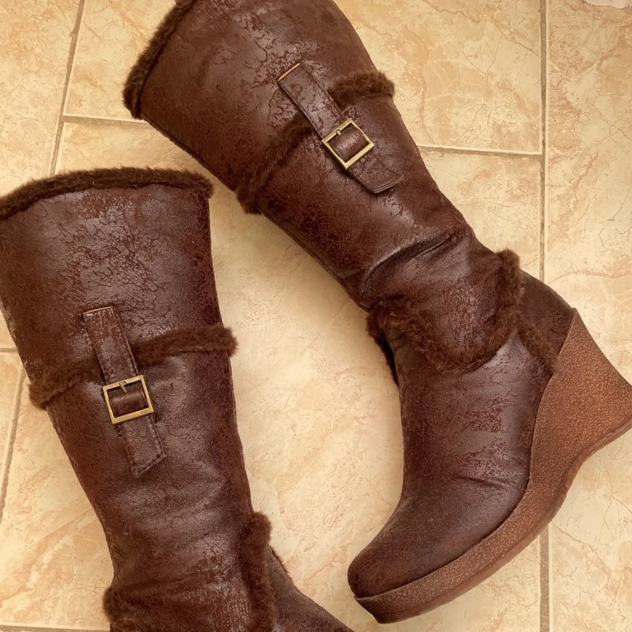 بوت قهوه‌ای