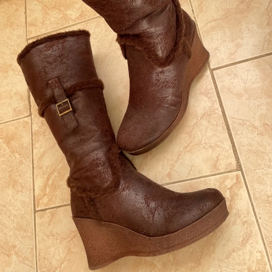 بوت قهوه‌ای