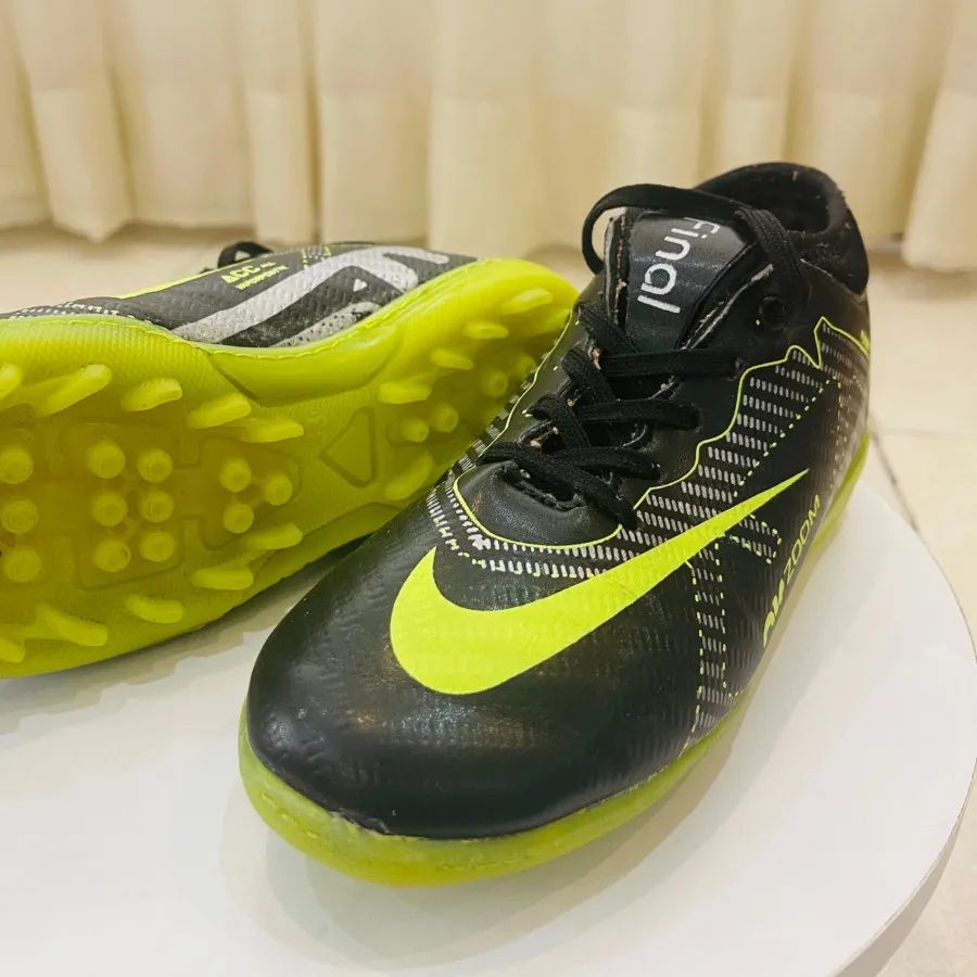 کتونی فوتبال