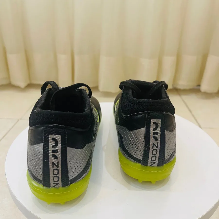 کتونی فوتبال