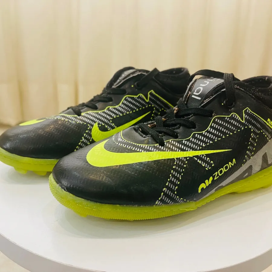 کتونی فوتبال