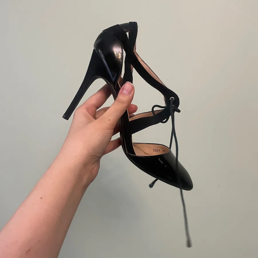 کفش پاشنه بلند