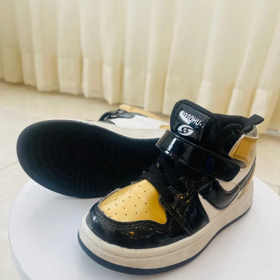 کتونی ساق دار