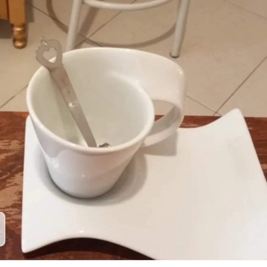 فنجان و زیر فنجانی