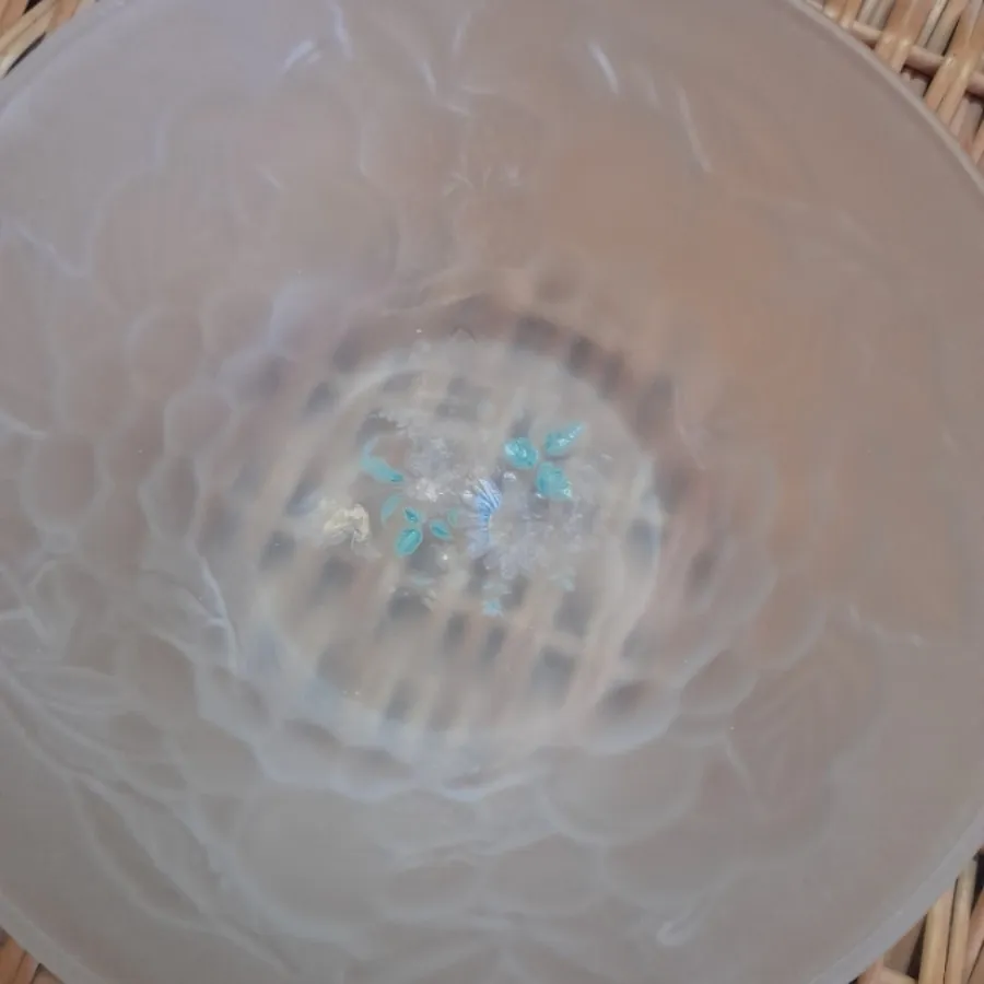 کاسه قدیمی یخی