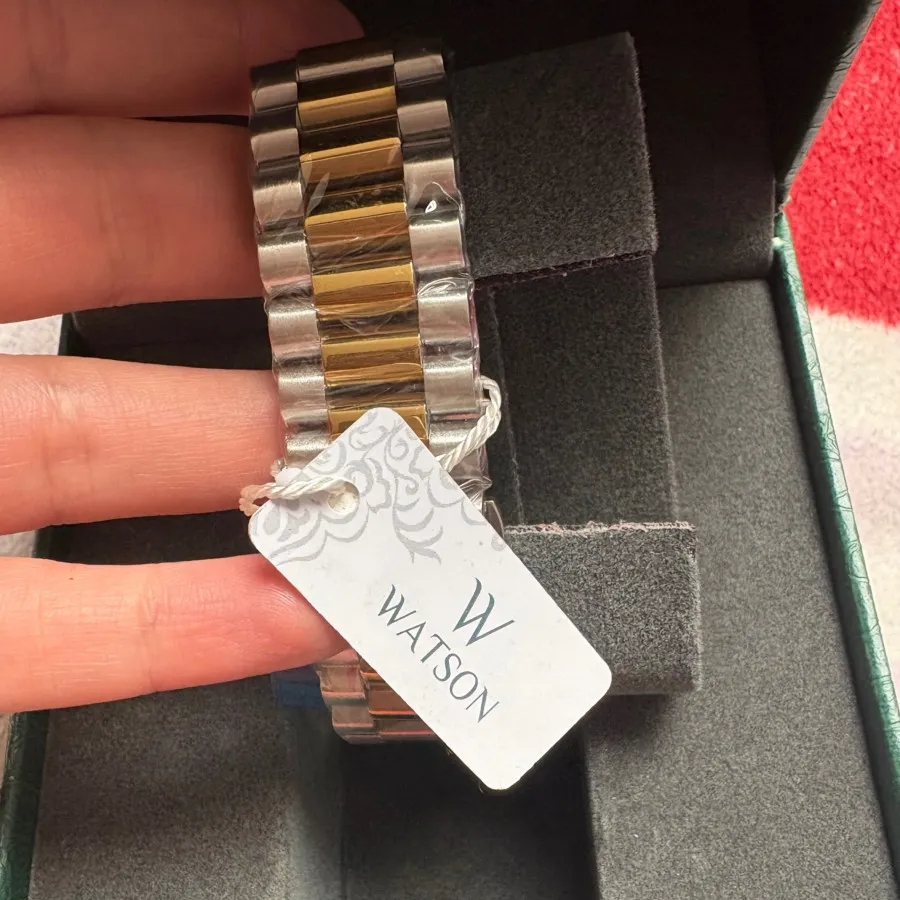 ساعت نو و استفاده نشده