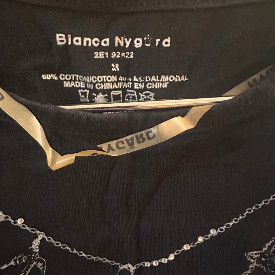 تی شرت طرح گردنبند