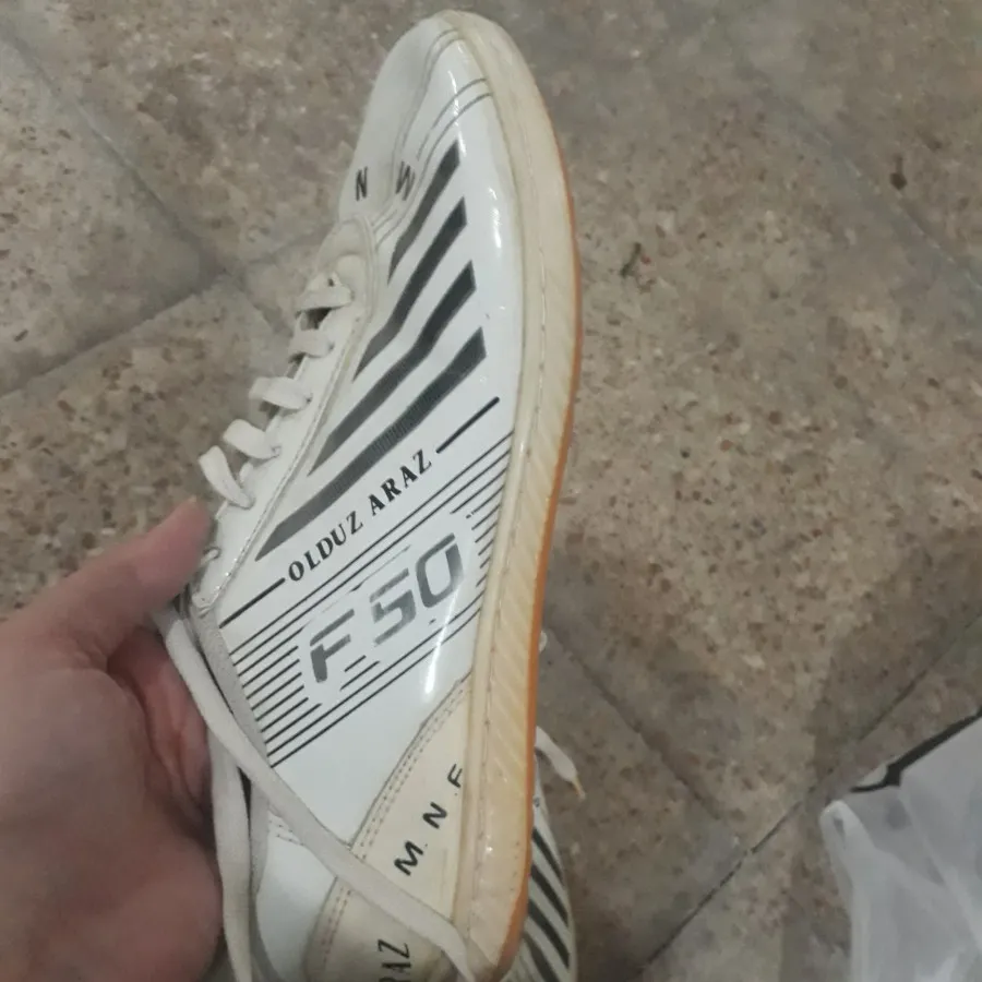 کفش ورزشی و پیاده روی