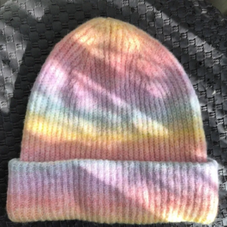 کلاه پشمی رنگارنگ