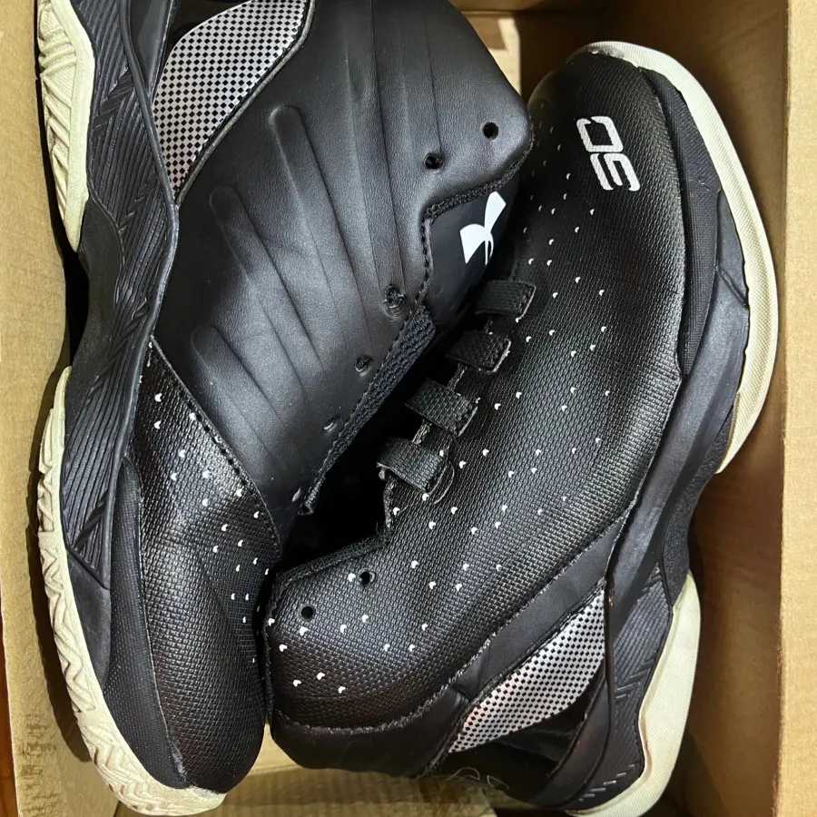 کفش برند آندرآمور