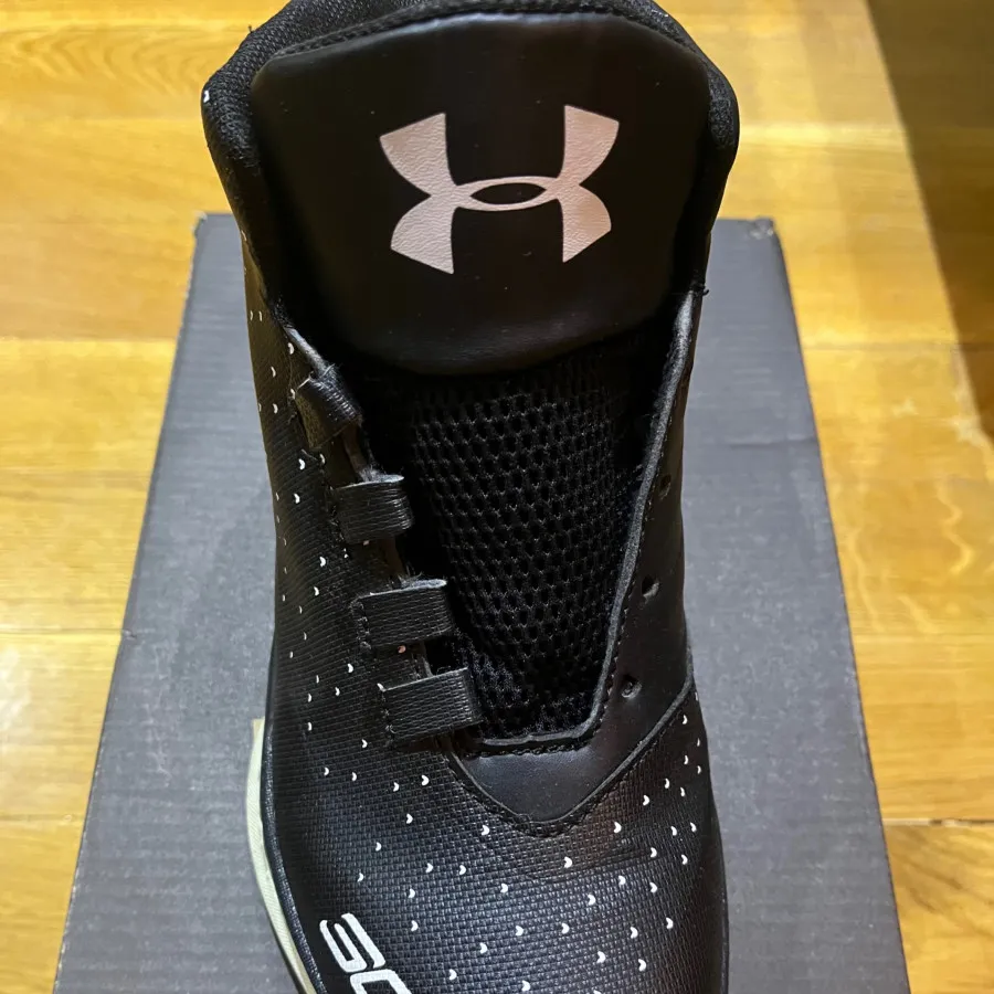 کفش برند آندرآمور