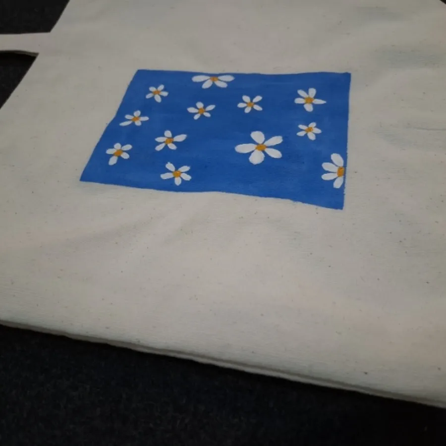 تت بگ طرح بابونه زمینه آب