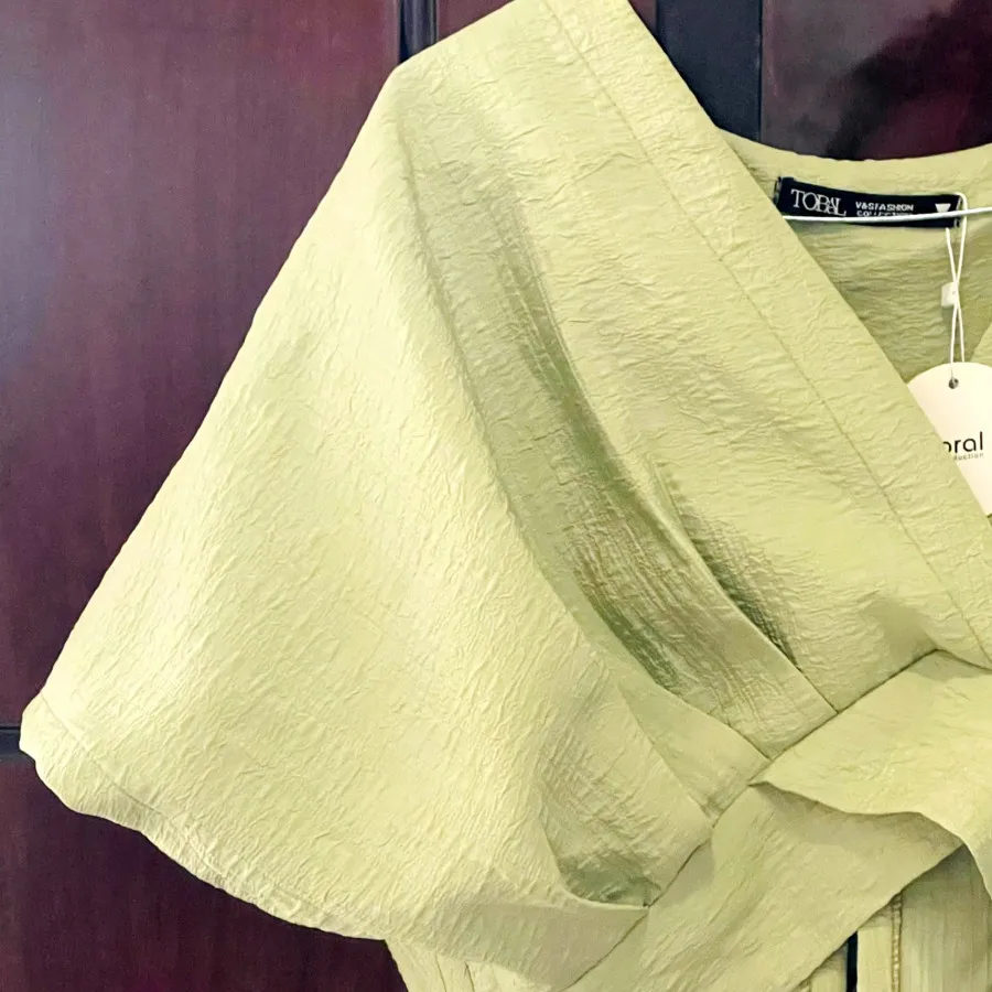 لباس سبز مغز پسته ای