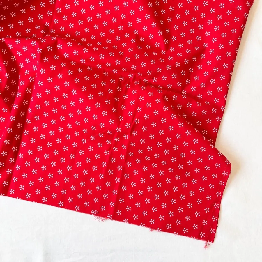 پارچه گلدار قرمز