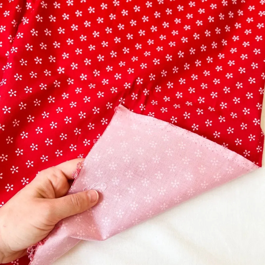 پارچه گلدار قرمز