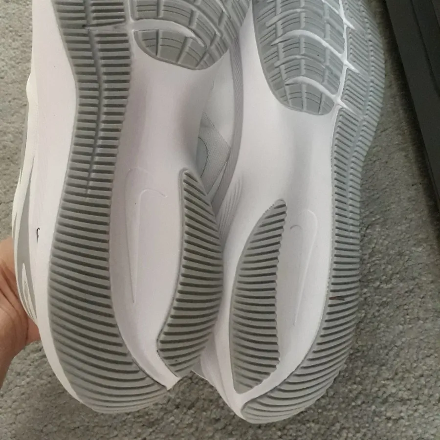 کتونی سفید نایک