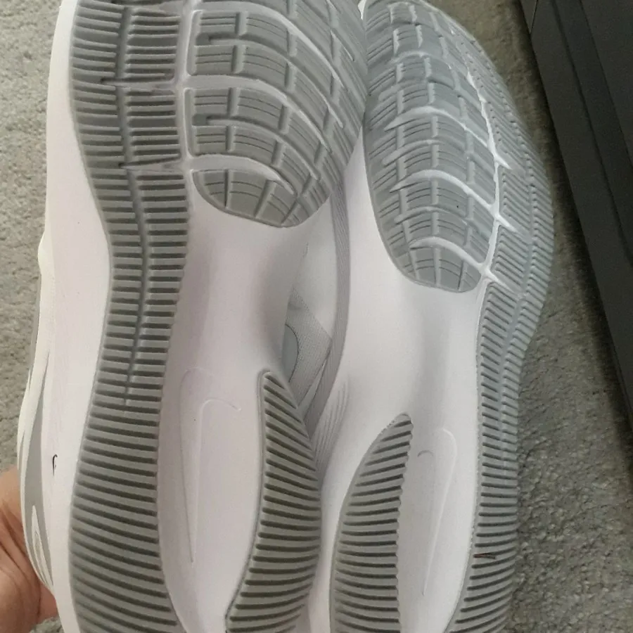 کتونی سفید نایک