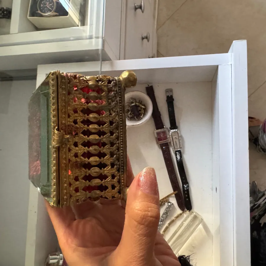 جعبه جواهر در شیشه ای