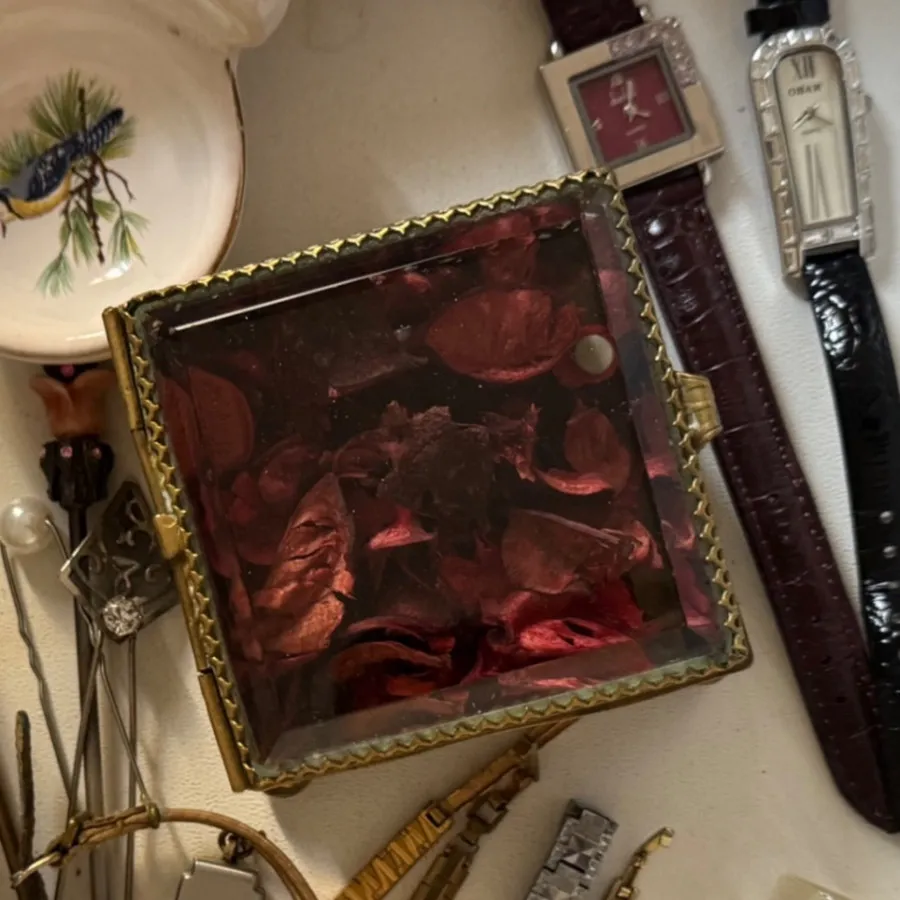 جعبه جواهر در شیشه ای