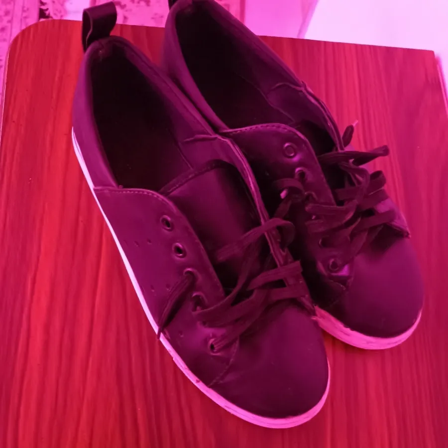 ونس سفید مشکی