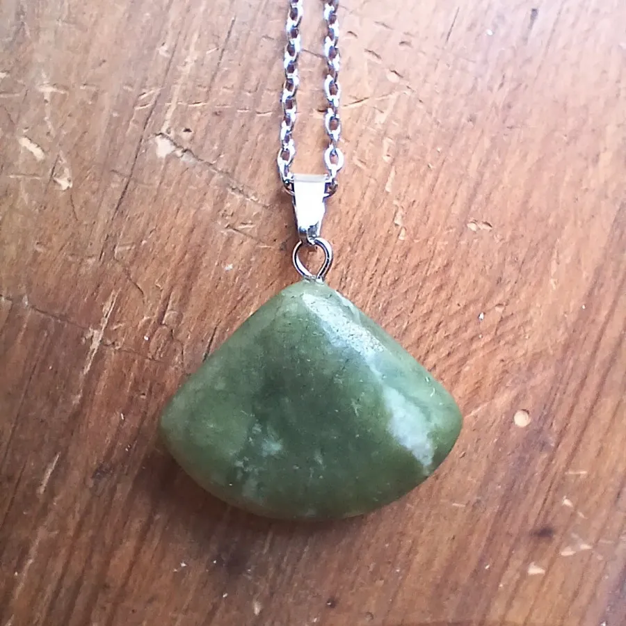 پلاک یشم بادبزنی