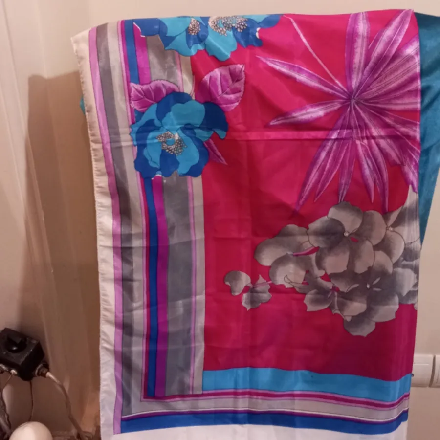 روسری ساتن طرح گل