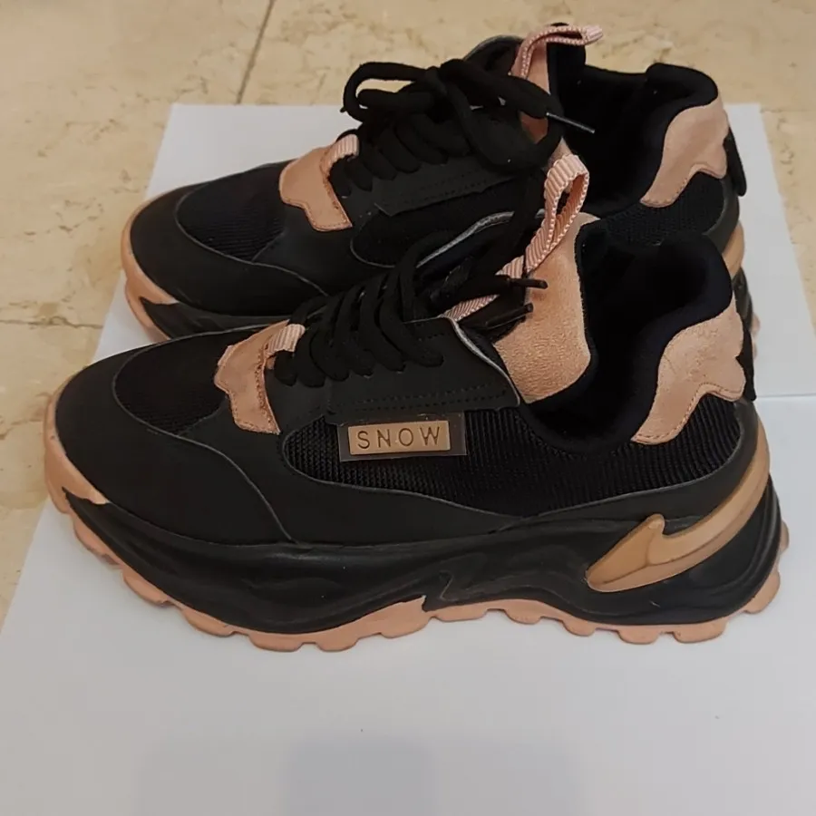 کتونی لژدار