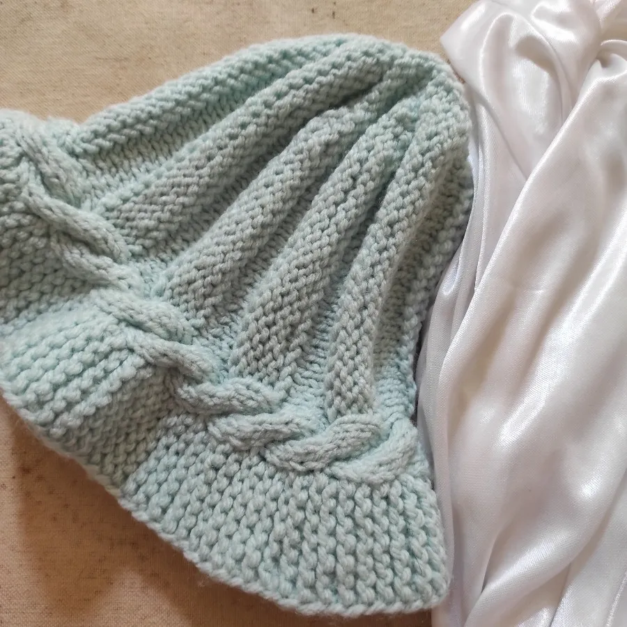 کلاه بافتنی آبی کمرنگ