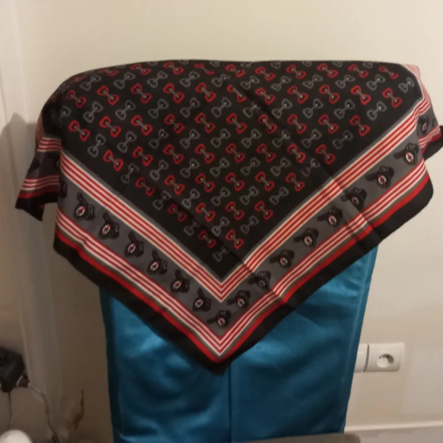 روسری کوتاه ایتالیایی