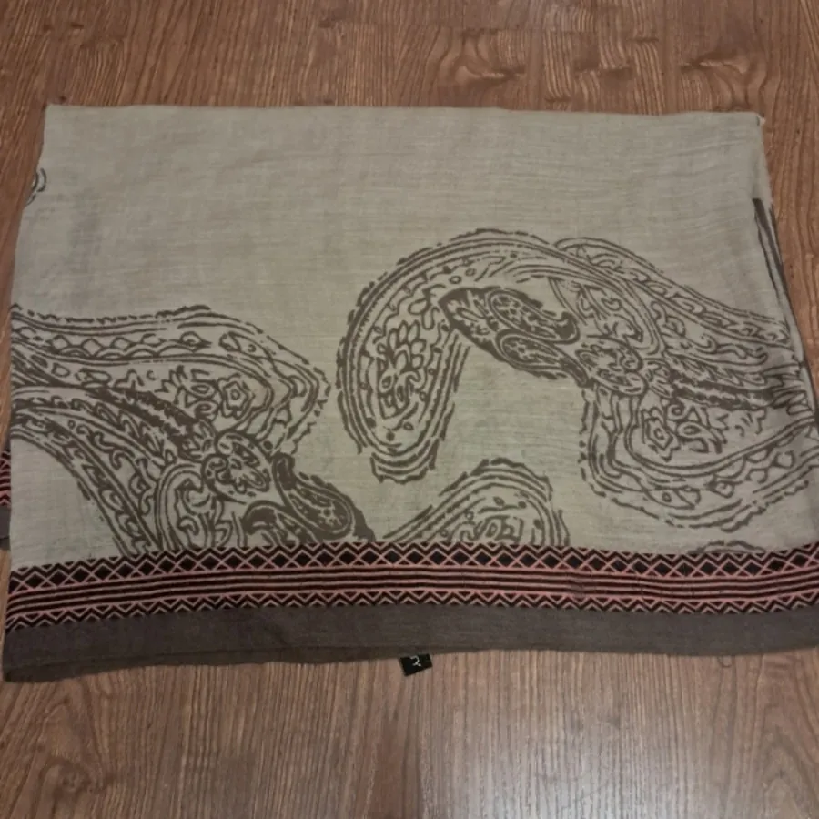 شال و روسری نخی