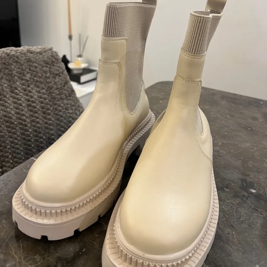 نیم بوت طرح منگو❌