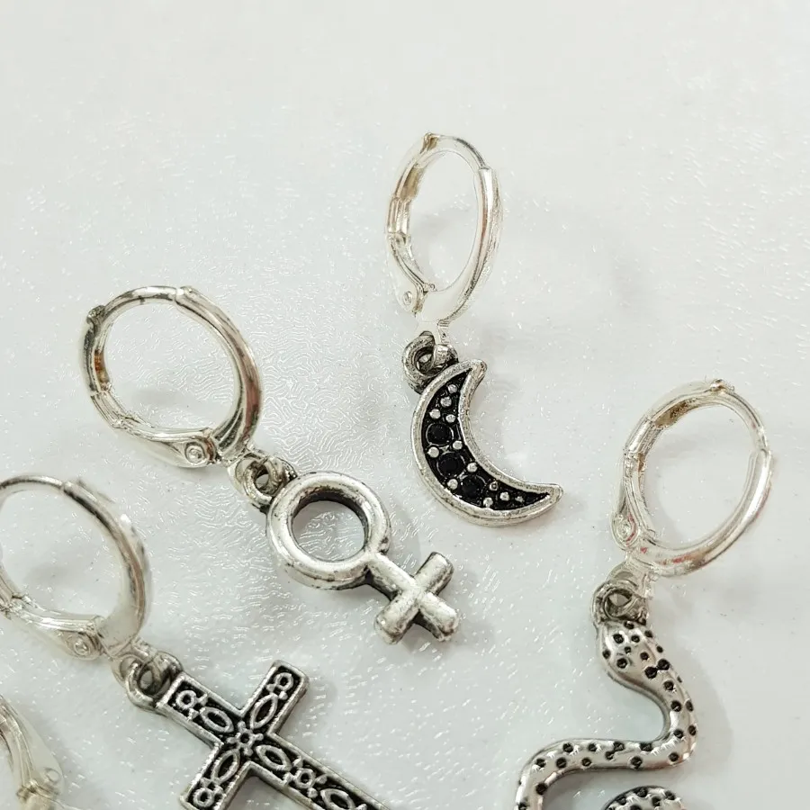 پک گوشواره قفلی سیاه قلم