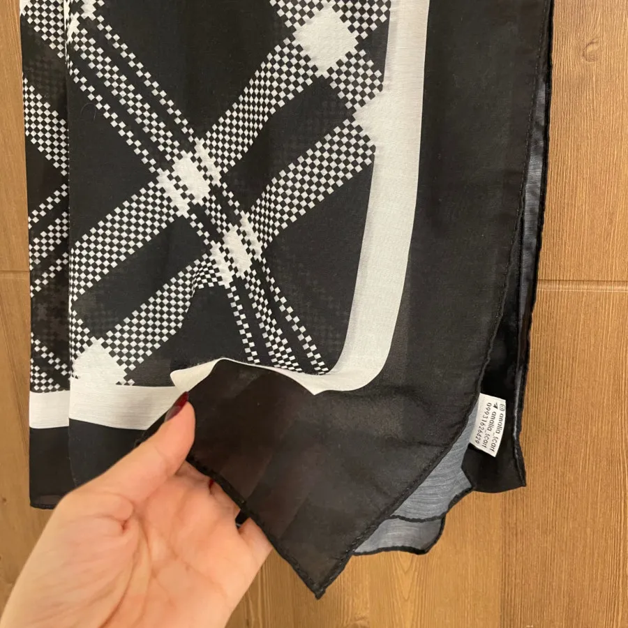 شال نو سفیدمشکی