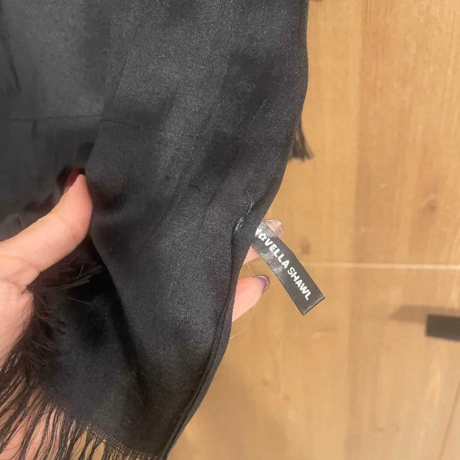 شال ساتنی براق مشکی