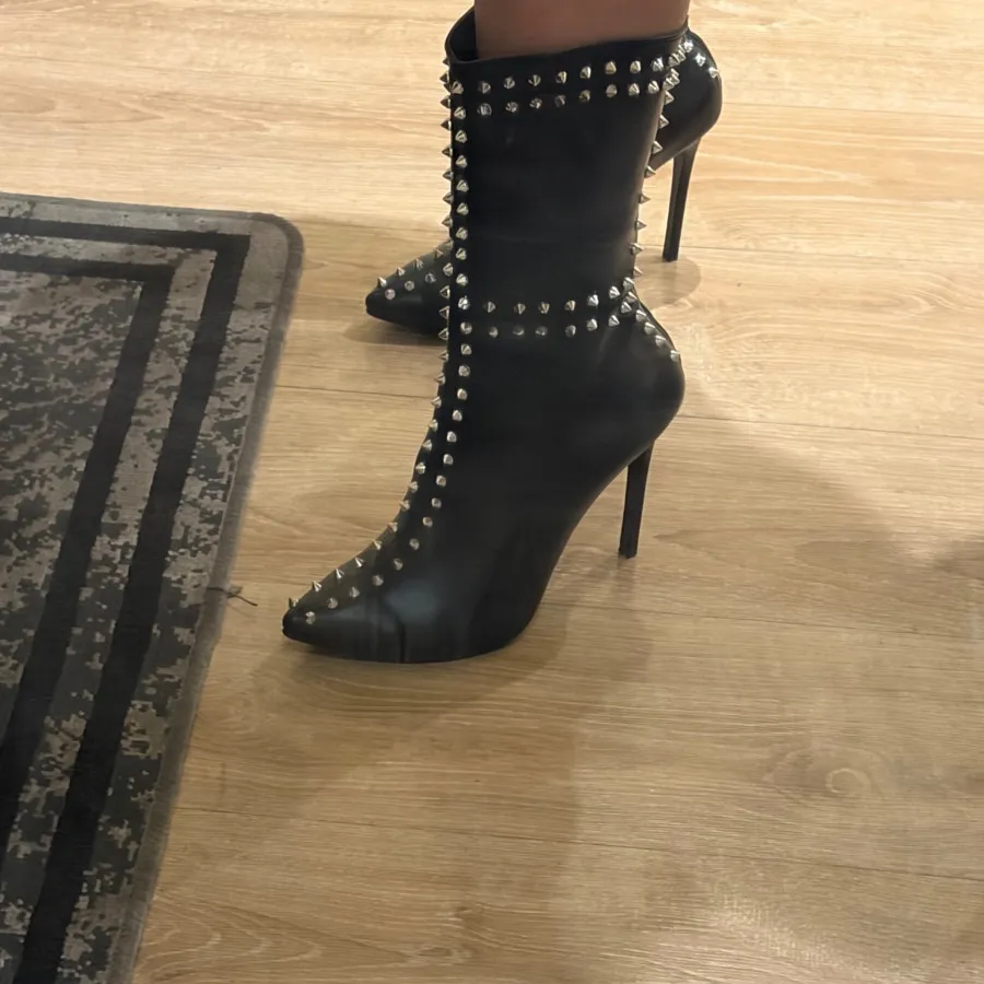 نیم بوت پاشنه سوزنی