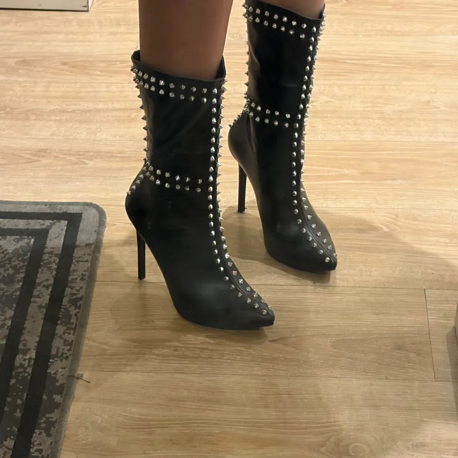 نیم بوت پاشنه سوزنی