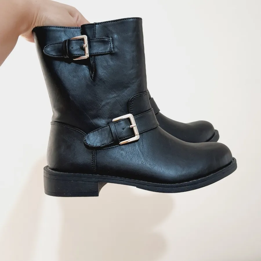 نیمبوت divided h&m