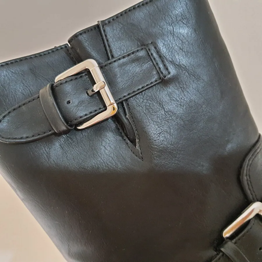 نیمبوت divided h&m