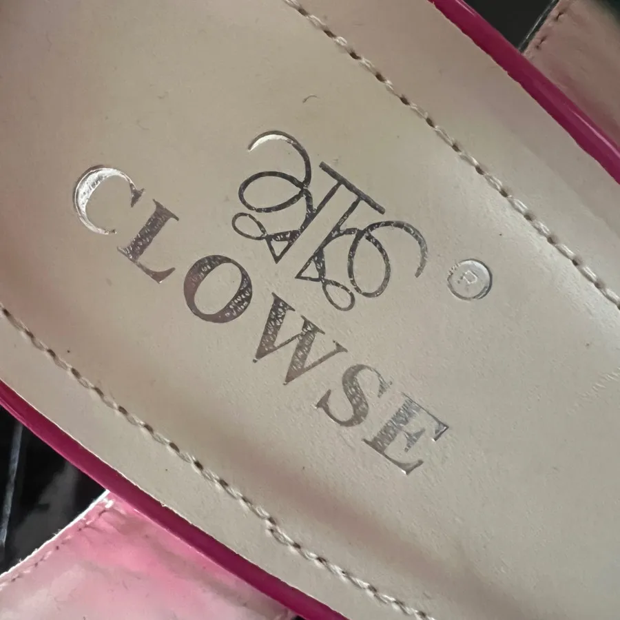 کفش خوشرنگ و شیک اتیکتدار