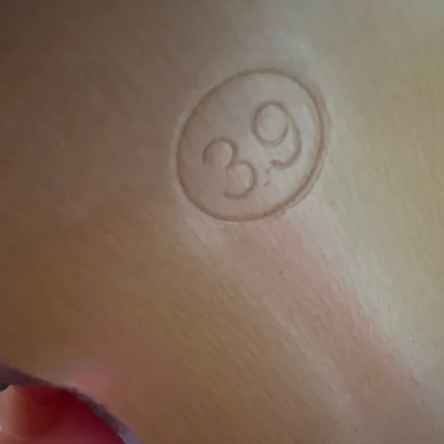 کفش خوشرنگ و شیک اتیکتدار