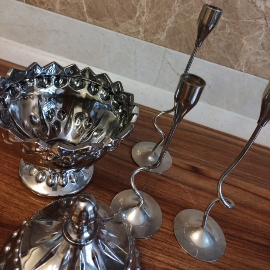 شکلات خوری و شمعدان