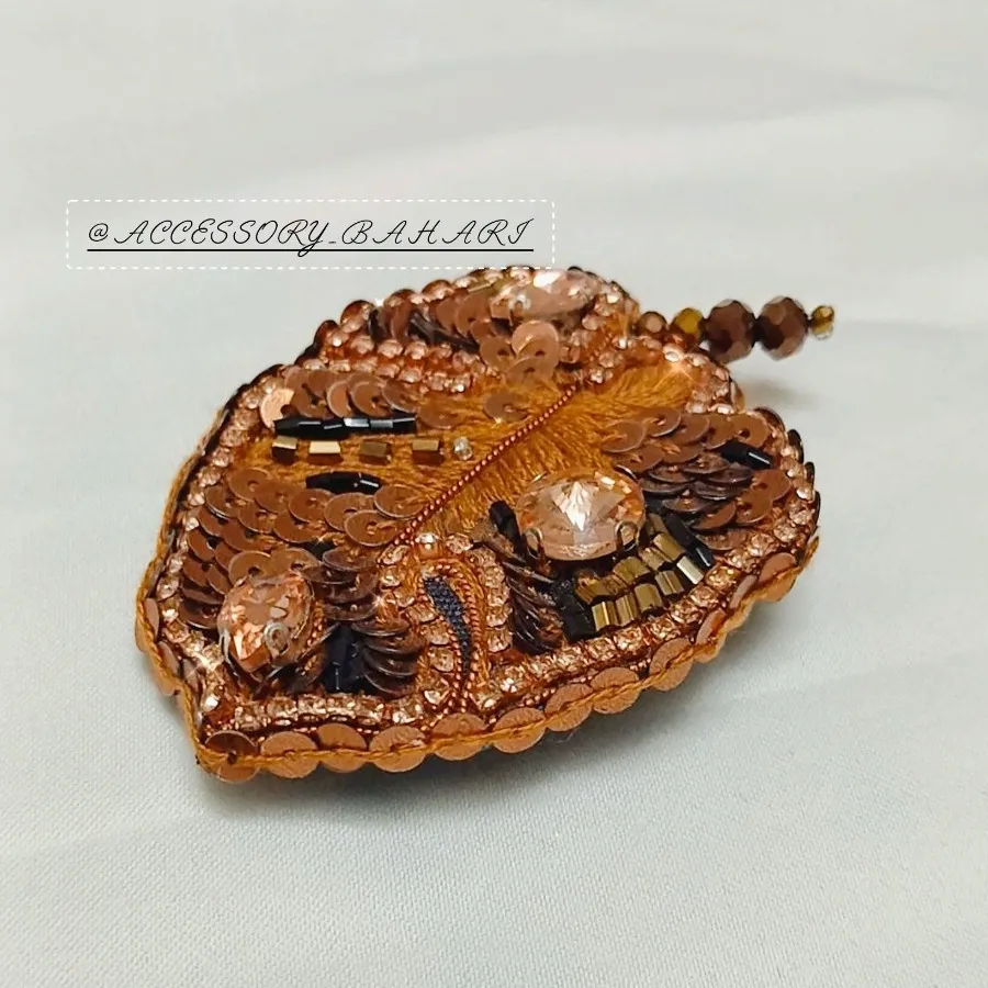 سنجاق سینه برگ گلدوزی جوا