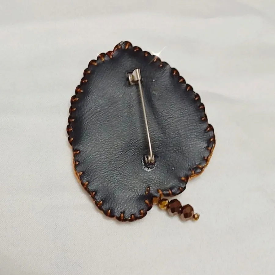 سنجاق سینه برگ گلدوزی جوا