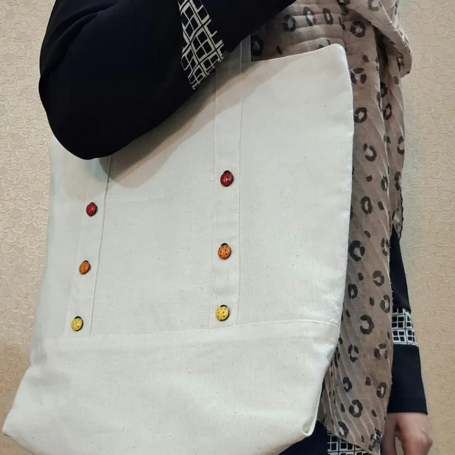 تت بگ با تزیین دکمه کفشدو