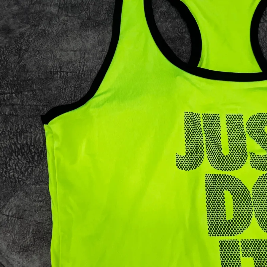 تاپ ورزشی طرح نایک زنانه