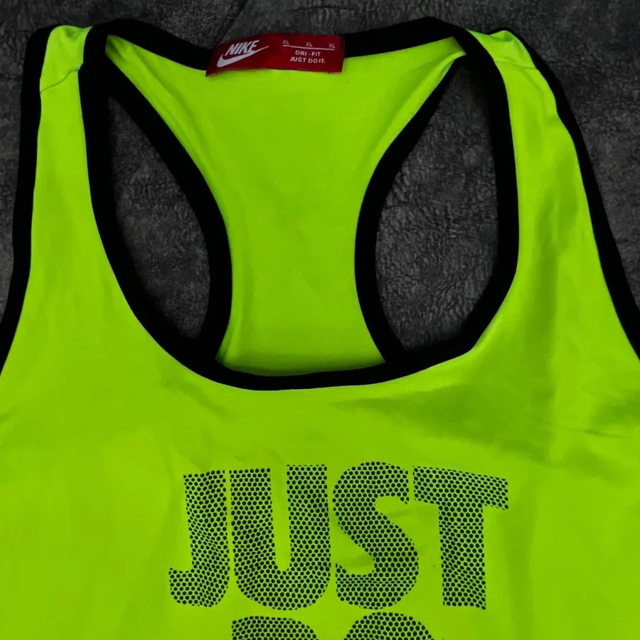 تاپ ورزشی طرح نایک زنانه