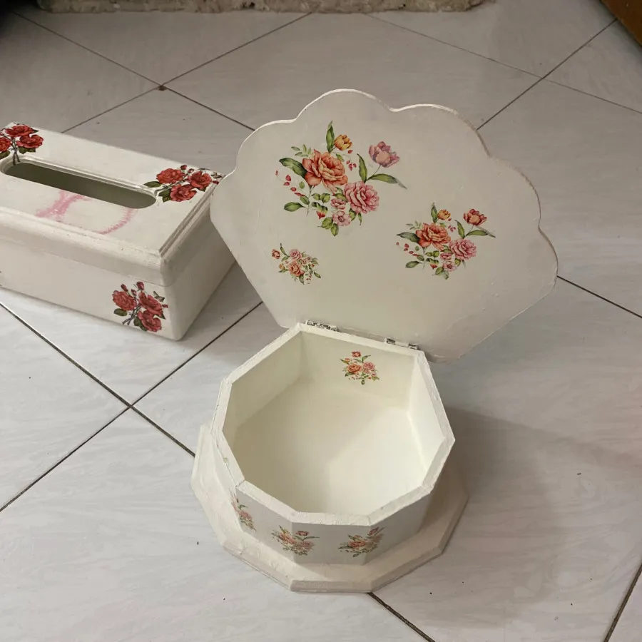 جا دستمالی و جاشگلات