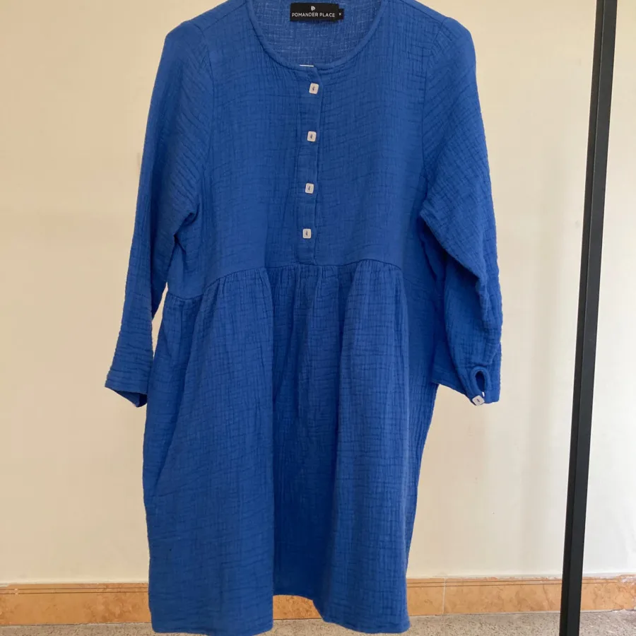 ‏پیراهن آبی