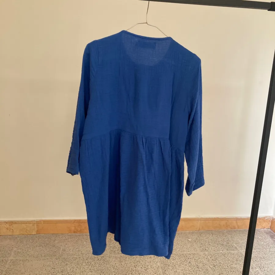 ‏پیراهن آبی