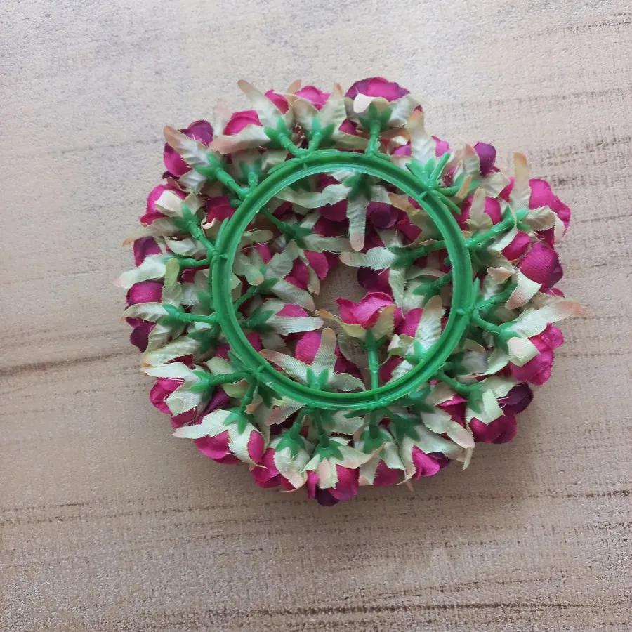 گل آویز پشت در